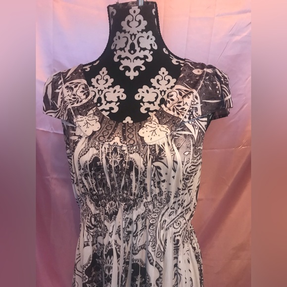 Dress - Picture 4 of 4